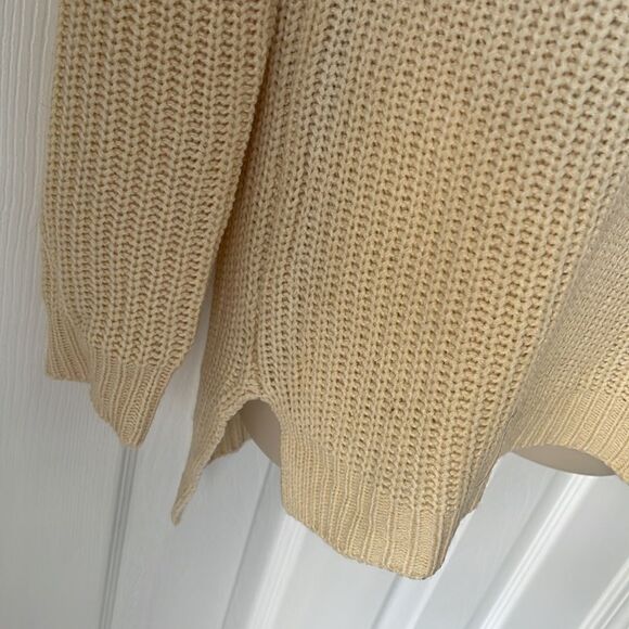 V-neck sweater - Picture 2 of 4